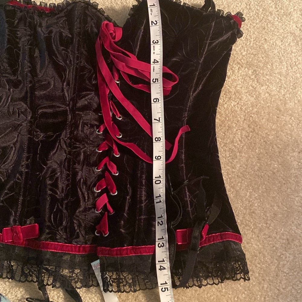 Lovers lane brand velvet corset. Back hooks and push up bra inside - Picture 15 of 15